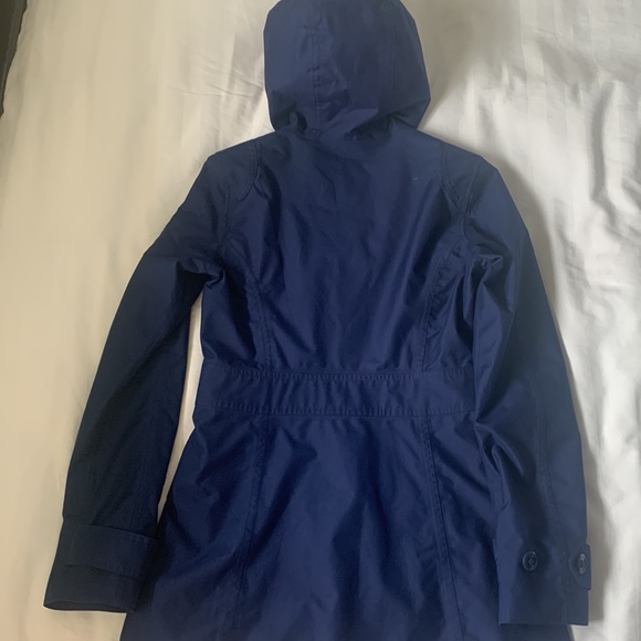 COPY - Marmot navy hooded snap closure faux buttoned hooded rain coat/jacket EUC - Picture 3 of 8